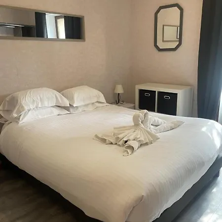 Superbe Appartement Face Au Chateau - 2 Chambres - Netflix/Canal+ Sedan Exterior foto