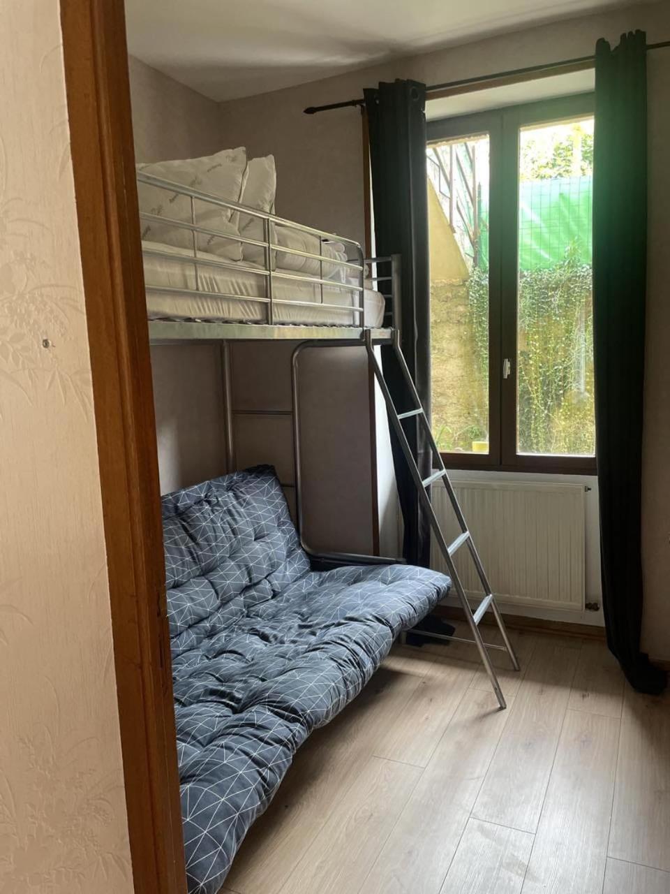 Superbe Face Au Chateau - 2 - Netflix/canal+ Apartment